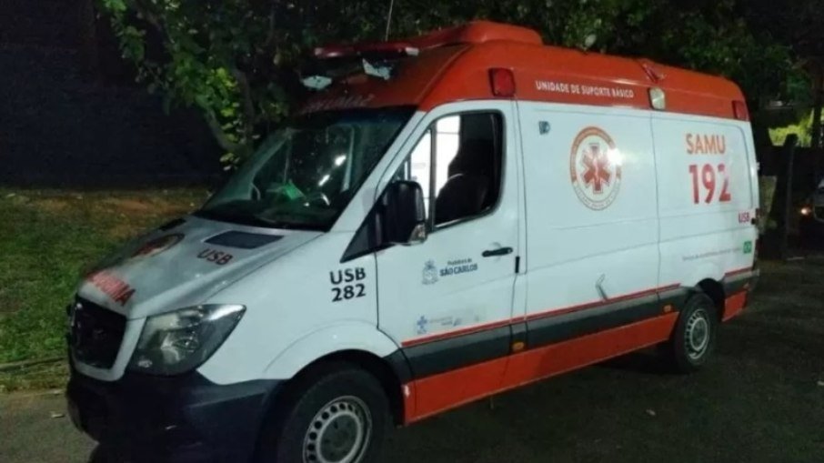 Ambulância capota e deixa 1 morto e 5 feridos