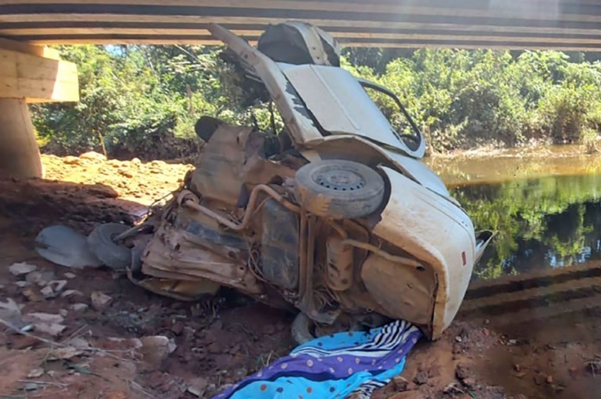 MT: Criança é encontrada ao lado do corpo da mãe após acidente de carro