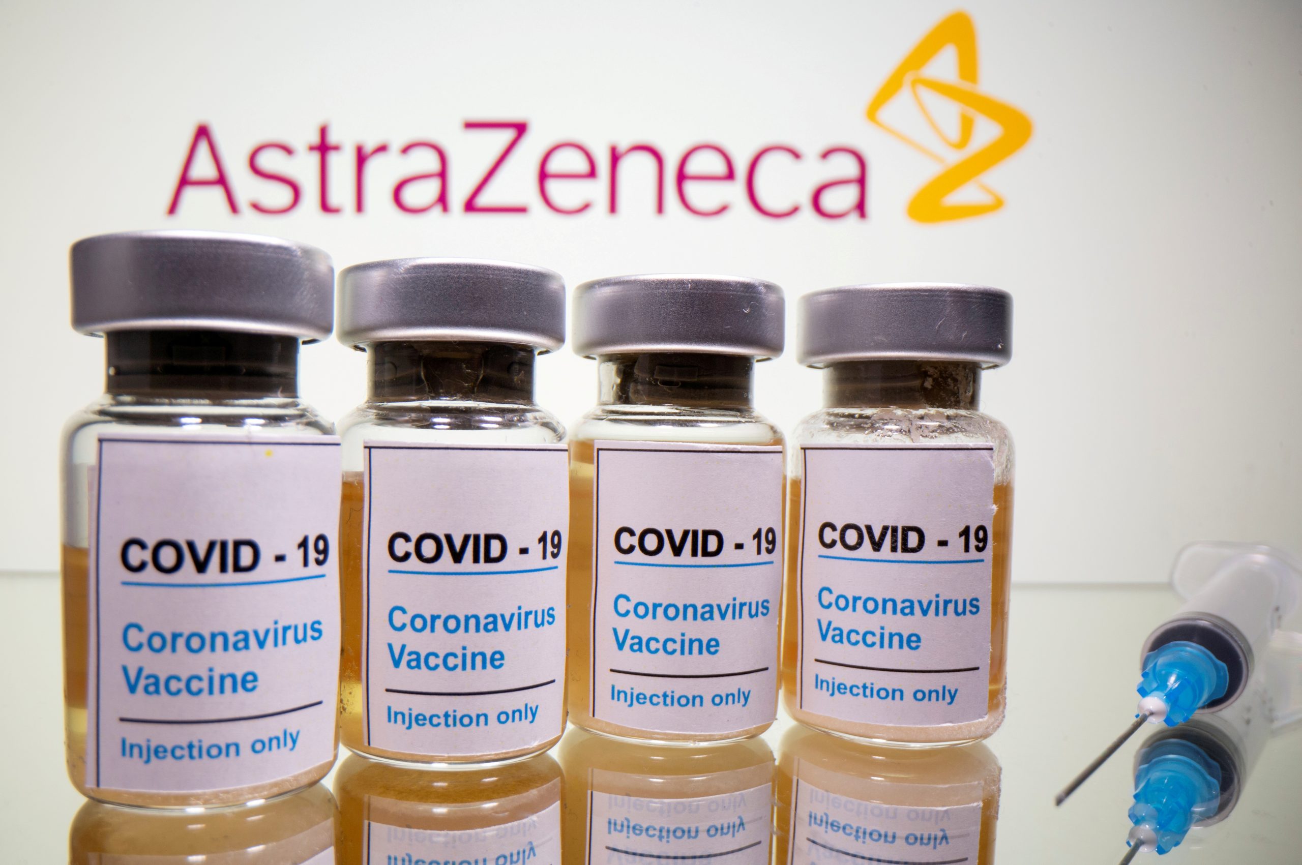 UE processa AstraZeneca por atrasos na entrega da vacina contra coronavírus