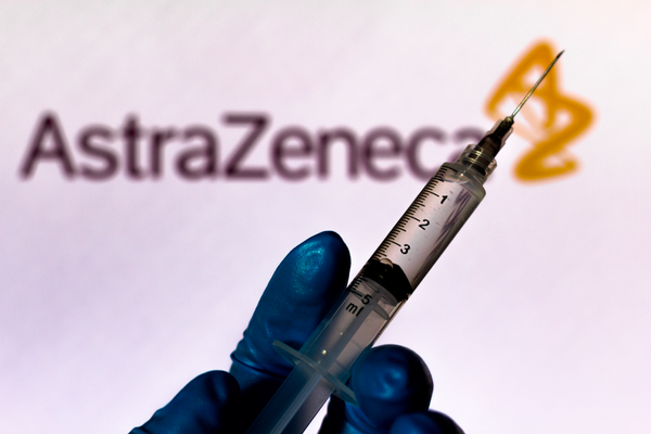 Anvisa recomenda suspender aplicação de vacina AstraZeneca/Oxford em gestantes
