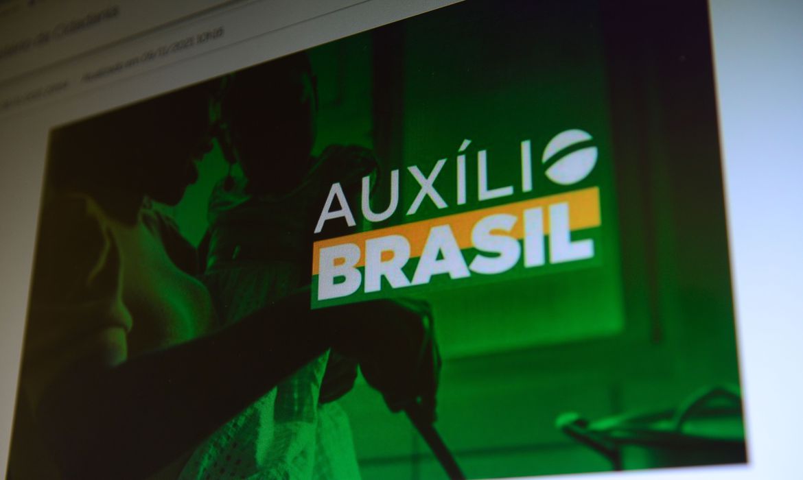 Governo articula plano para barrar aumento do Auxílio Brasil na Câmara