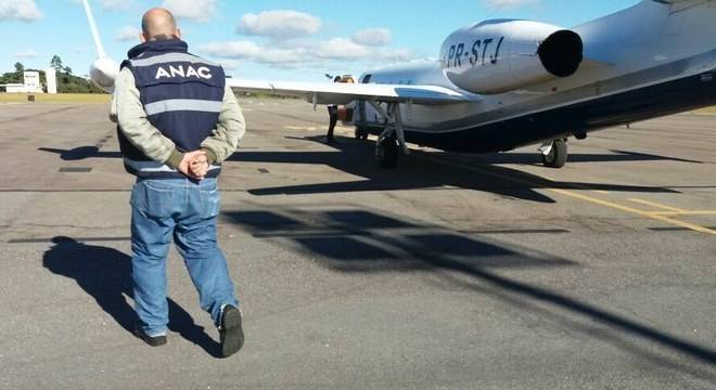 Avião que transportava a cantora Marília Mendonça é apreendido por fazer táxi-aéreo clandestino