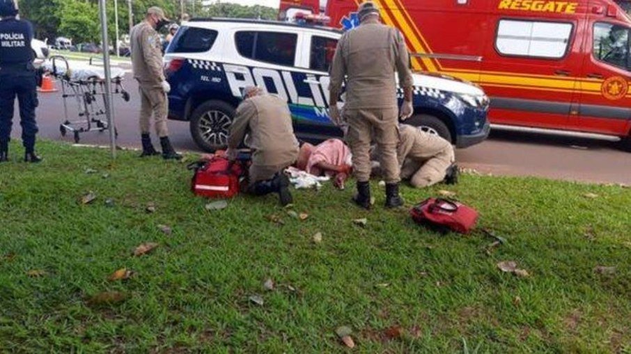 Homem é baleado em quarto de motel