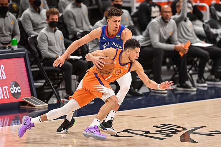 Paul e Booker decidem, Suns ganham em Denver e ficam bem perto da final do Oeste
