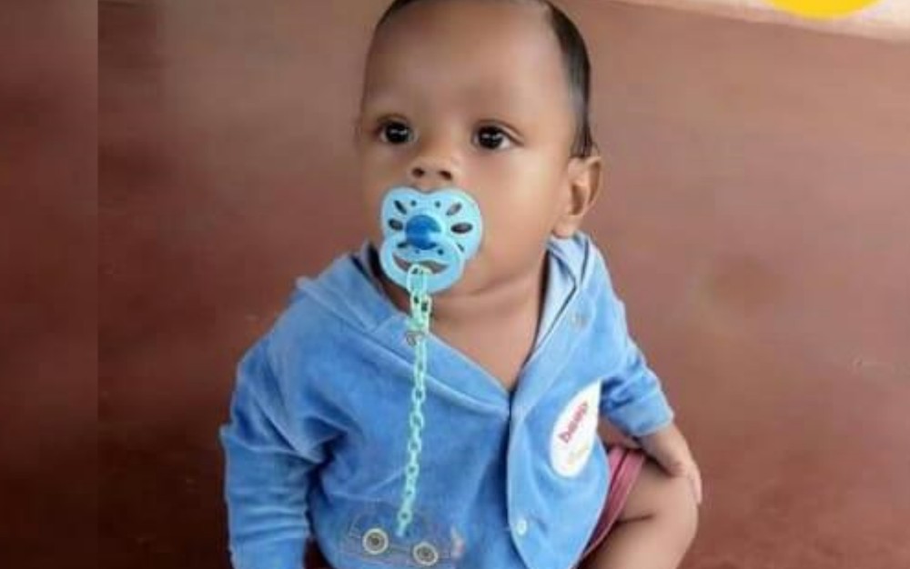 Bebê morre com choque enquanto brincava