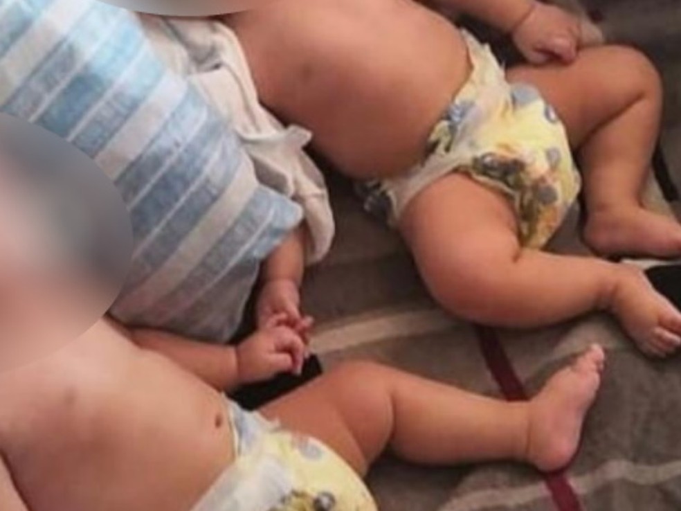 Mãe é presa após deixar bebês gêmeos sozinhos em casa
