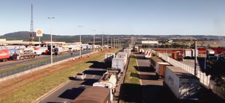Caminhoneiros mantêm bloqueios em rodovias de Goiás pelo 3º dia seguido