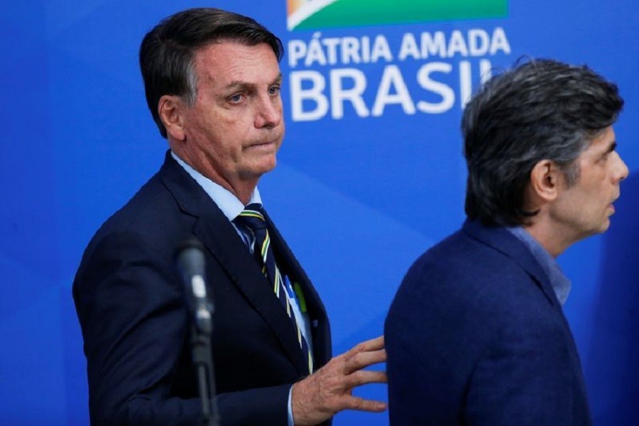 Nelson Teich pede demissão com menos de um mês