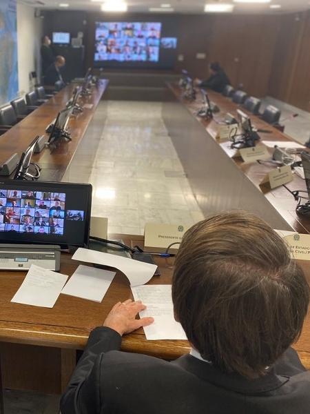 Videoconferência com empresário é interrompida por Bolsonaro ao ver participante pelado