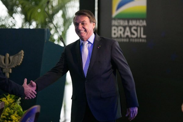 Procuram com lupa defeitos no governo, diz Bolsonaro