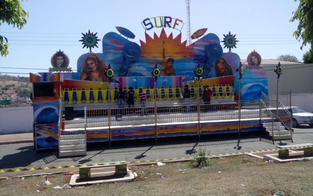 Duas adolescentes arremessadas do parque de diversões em Ceres afirmaram que não sentiram a barra de segurança travar