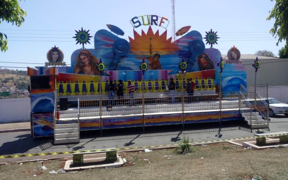 Quatro meninas ficam feridas em brinquedo de parque de diversões de Ceres