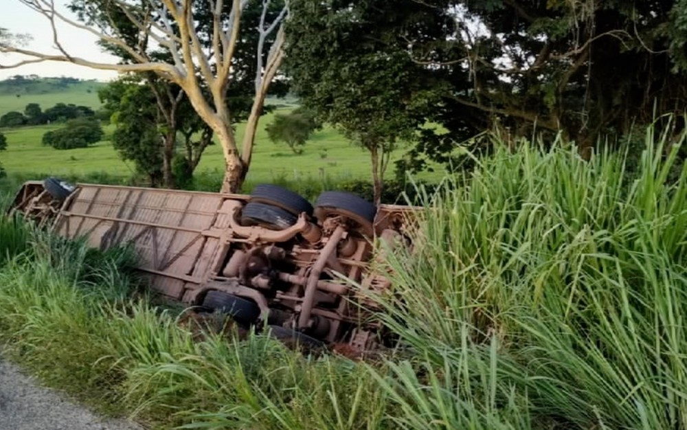 Acidente de ônibus deixa 27 feridos em trecho da BR-153 de Rialma