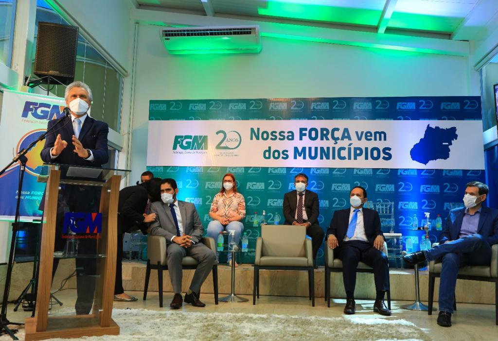 Caiado defende parcerias e gestão integrada com prefeitos