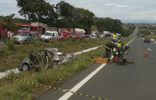 Uma pessoa morre e outras quatro ficam feridas em capotamento na GO-080