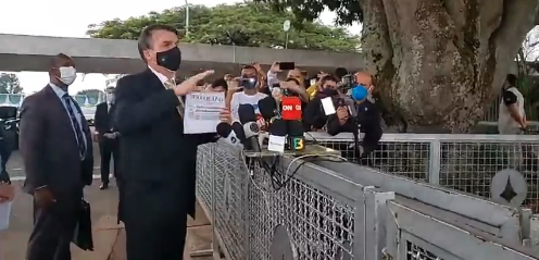 Bolsonaro admite ter falado “PF” na reunião ministerial
