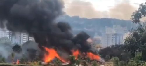 Incêndio atinge quiosques do Hot Park