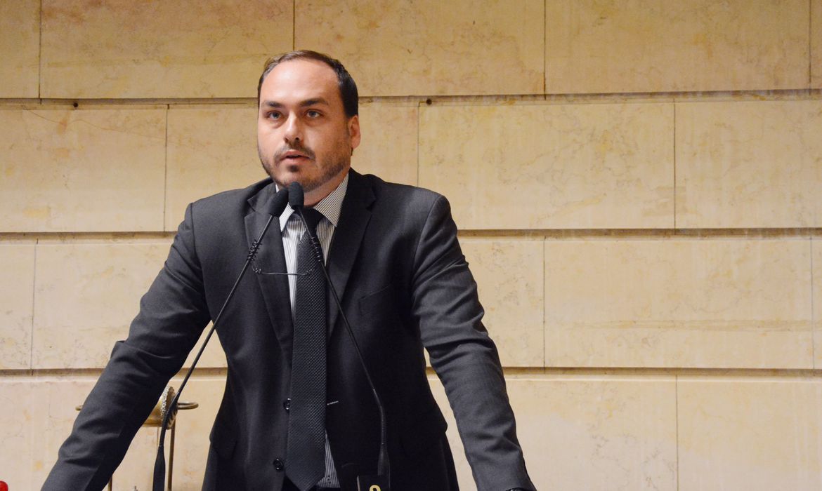 MP aponta Carlos Bolsonaro como ‘beneficiário final’ de ‘organização criminosa’
