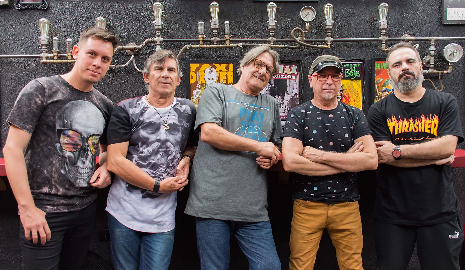Casa das Máquinas mescla rockão cru com progressivo lisérgico em novo disco
