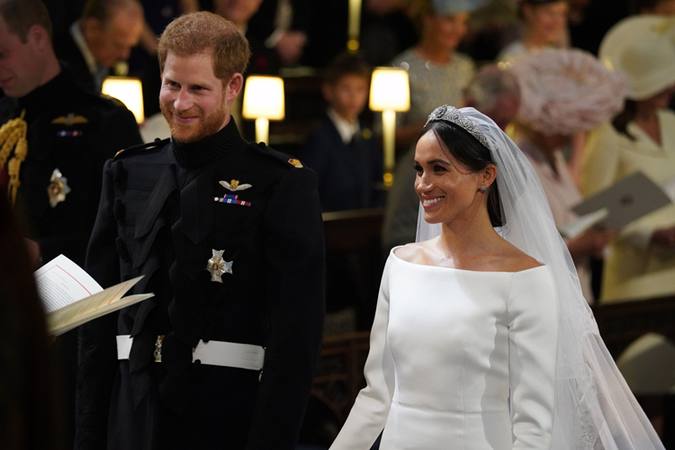 Harry e Meghan Markle se casam em cerimônia emocionante
