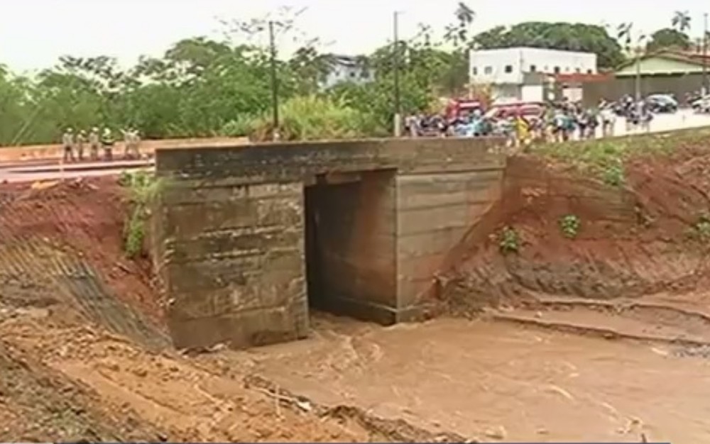Dois operários morrem depois de serem arrastados por enxurrada em Catalão