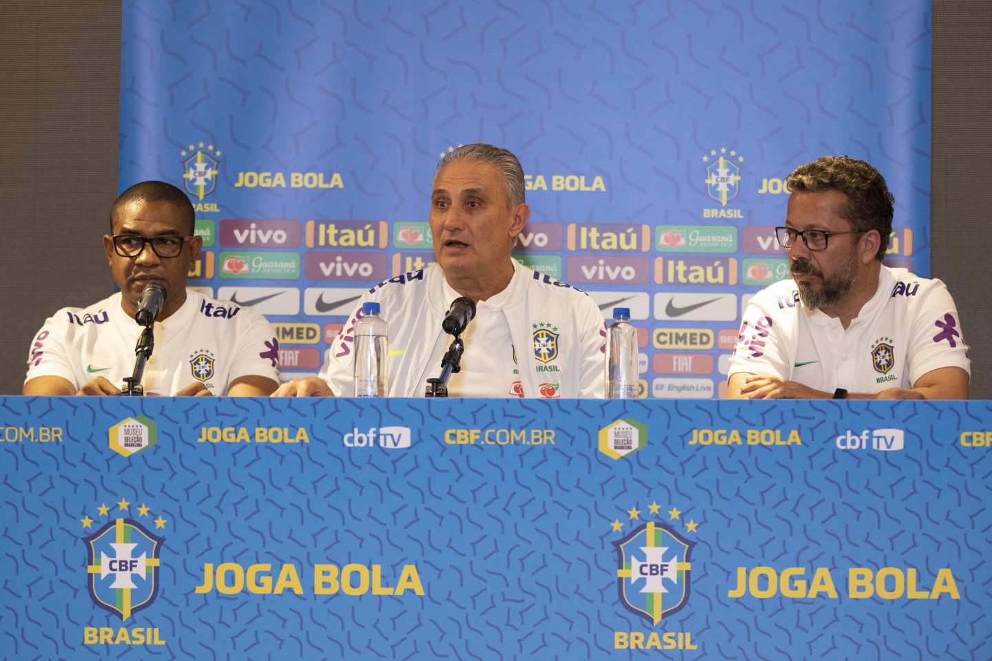 Auxiliar de Tite, César Sampaio projeta confronto com Chile: 'Seleção cascuda'