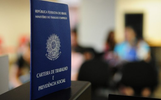 País tem taxa de informalidade de 40,7% no trimestre até outubro, diz IBGE