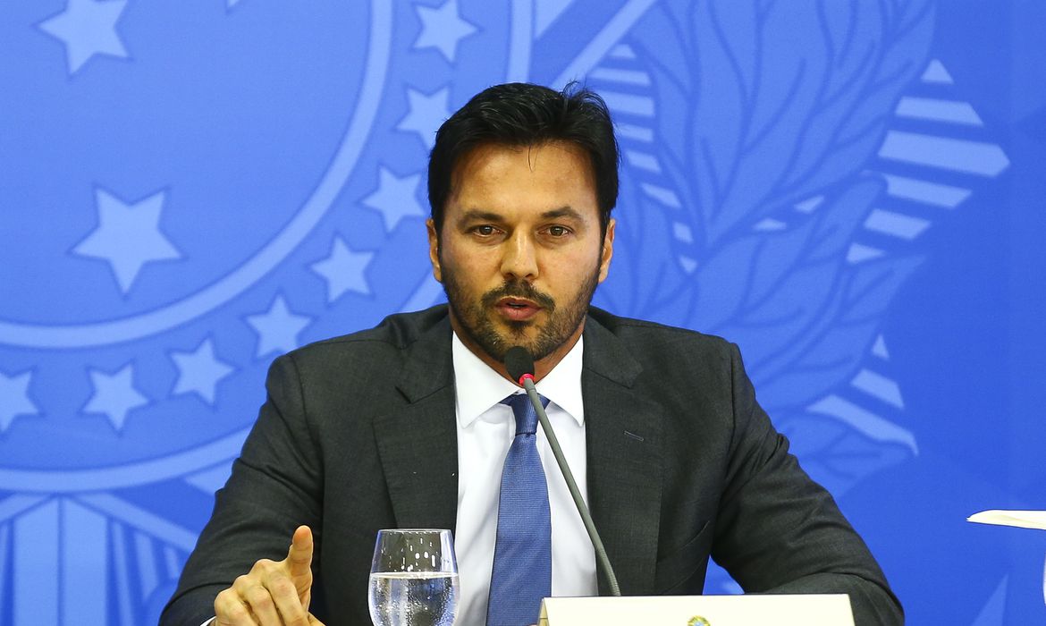 PGR pede reabertura de inquérito contra Fábio Faria por propinas da Odebrecht