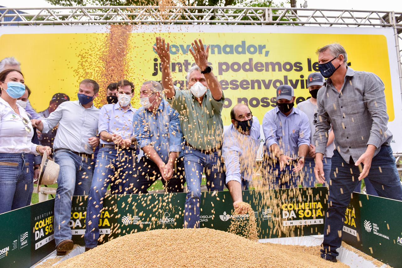 Governo de Goiás assina convênio para pavimentação da GO-180 e recebe doação de R$ 1 milhão para obras estruturantes