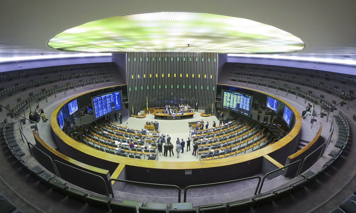 Eleição de deputado atrai número recorde de ex-governadores
