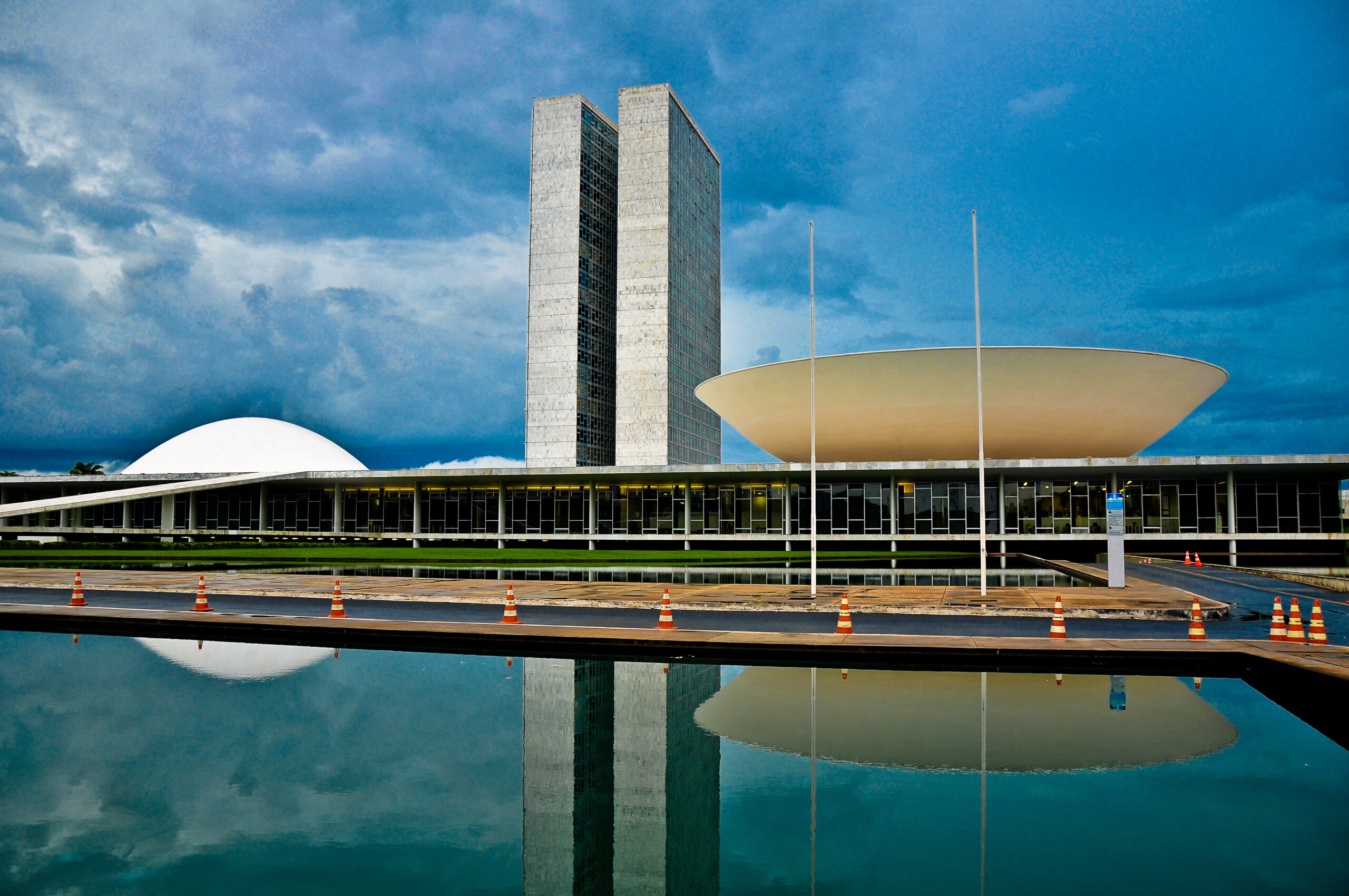 Maia e Renan defendem suspensão do recesso legislativo no Congresso Nacional