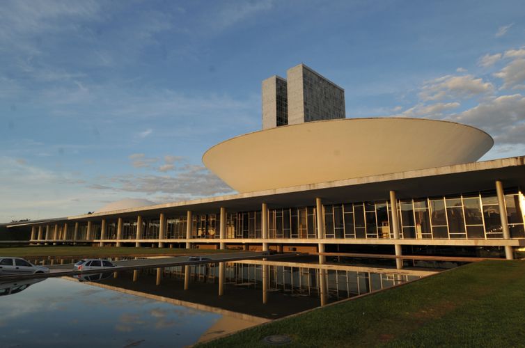 Governo vai dividido para a eleição no Congresso