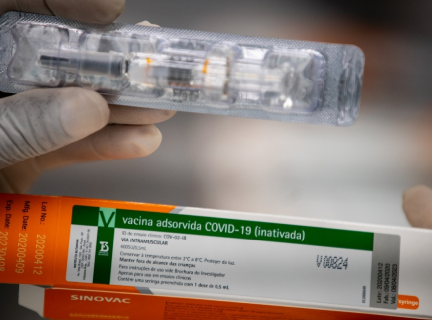 Boletim afirma que voluntário Coronavac, suicidou