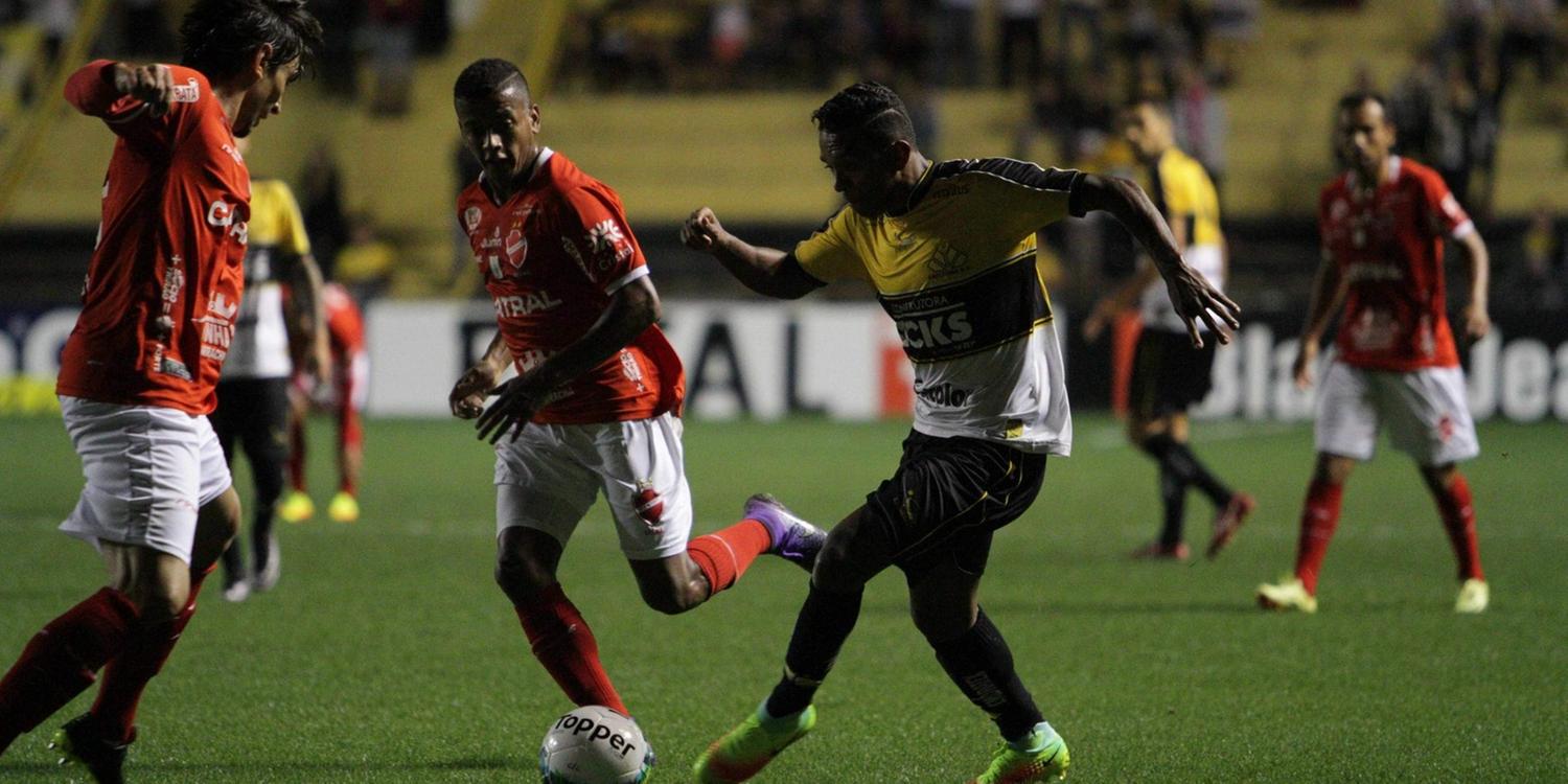 Em confronto direto contra o Z4, Vila e Criciúma duelam hoje