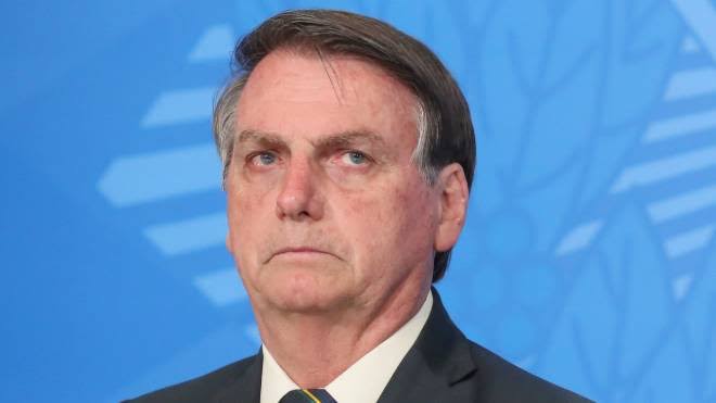 Bolsonaro é condenado a pagar indenização de R$ 20 mil à jornalista por danos morais