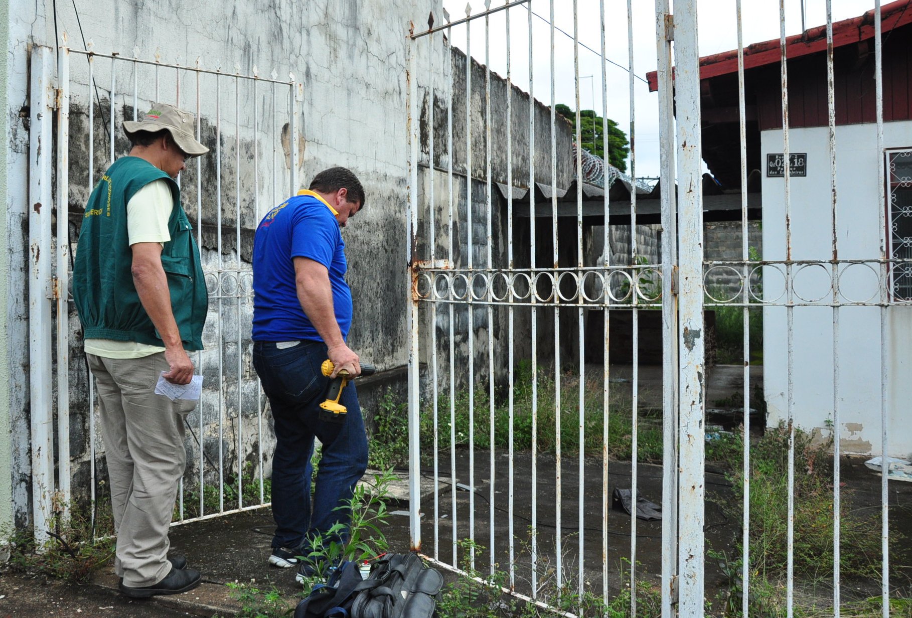 Prefeitura vistoria 350 imóveis abandonados para combater mosquito Aedes