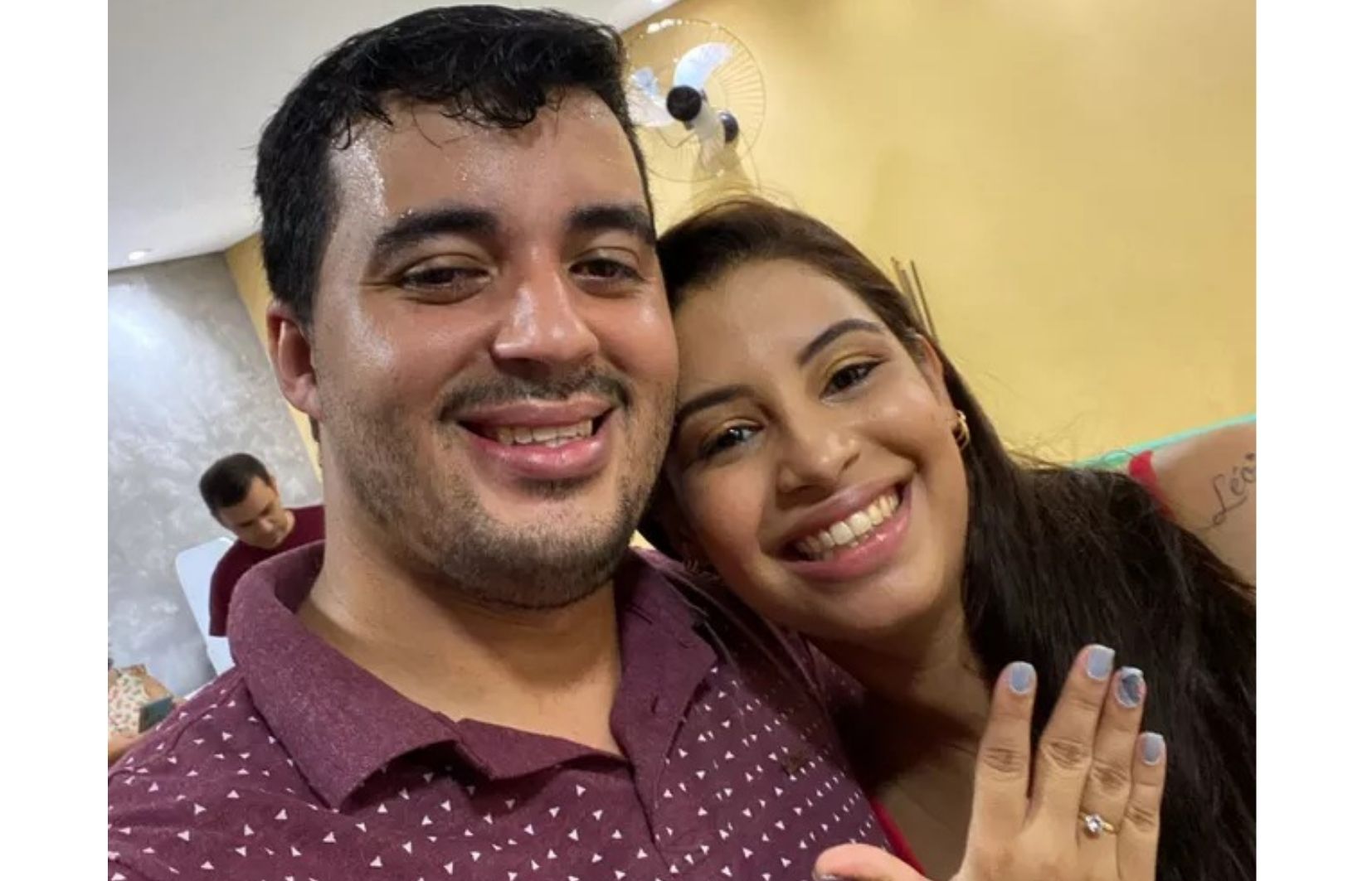 Homem simula abordagem da PM e pede namorada em casamento