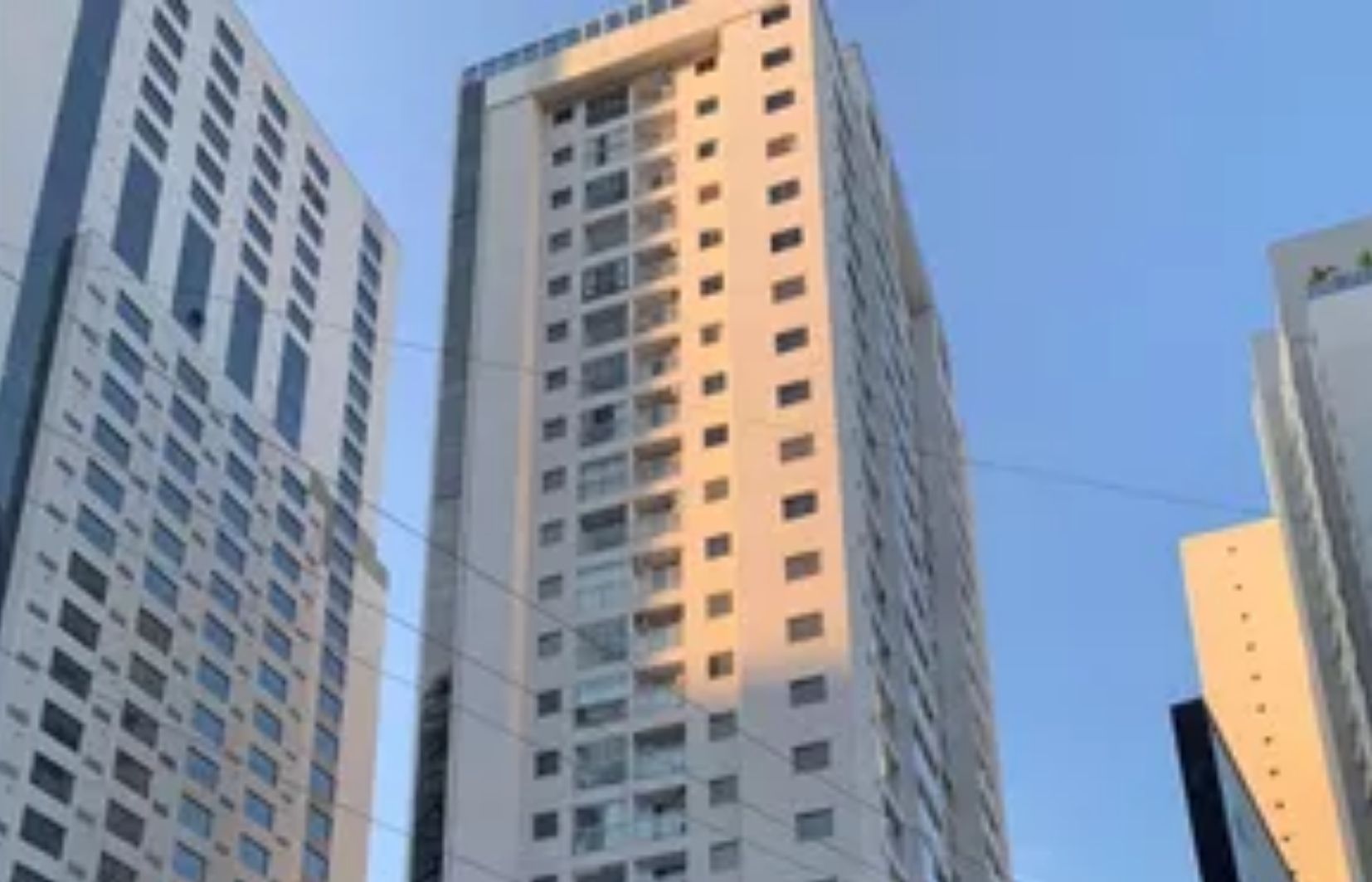 Mulher morre após cair do 15º andar de prédio em Goiânia