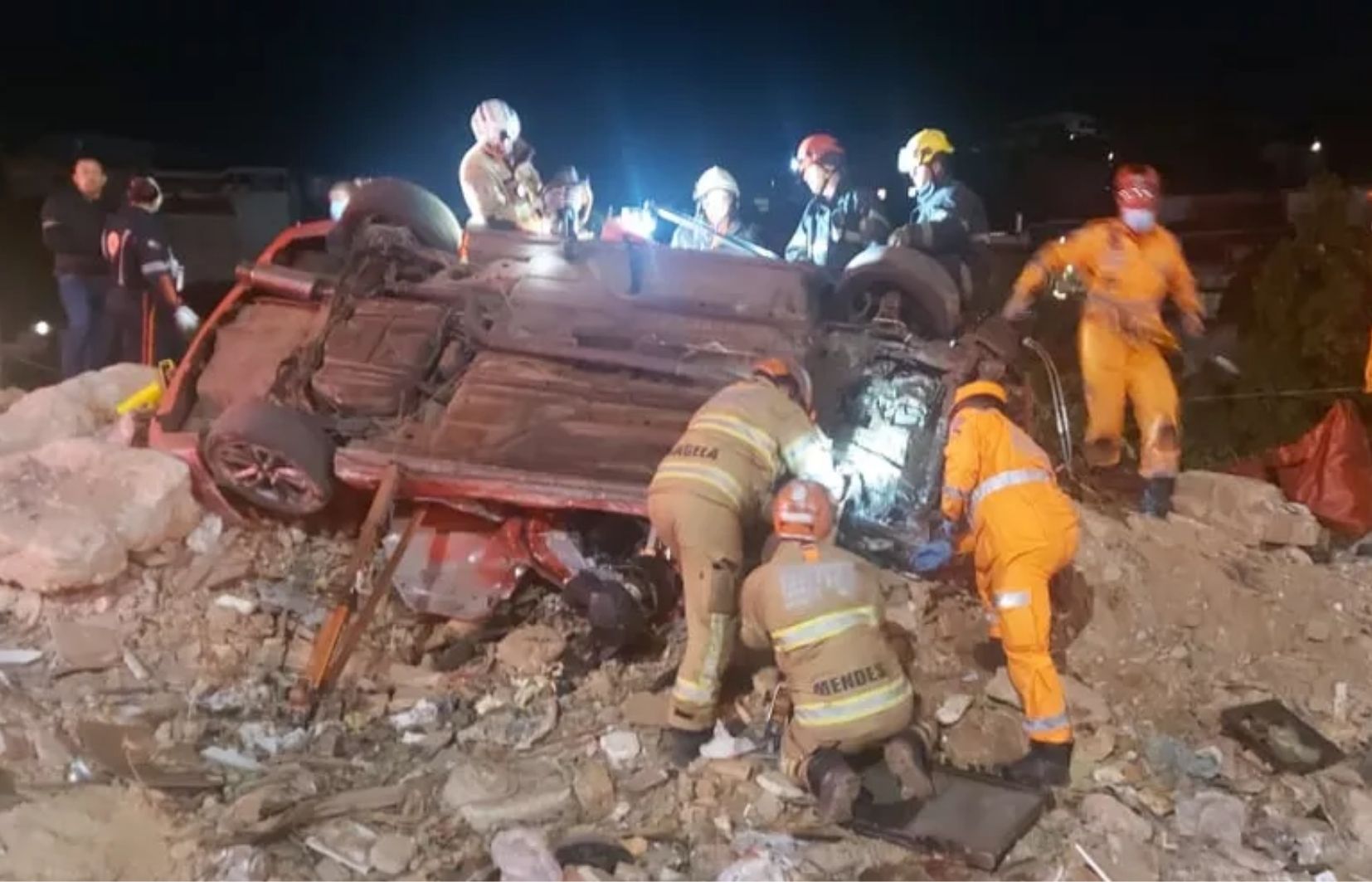 Mulher morre e homem fica gravemente ferido em acidente no Anel Rodoviário