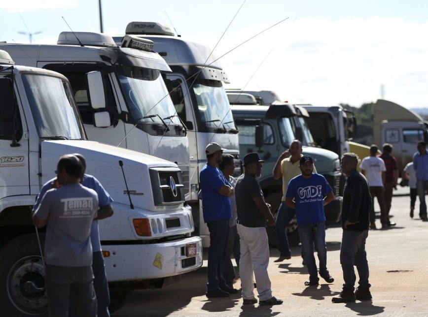 Caminhoneiros divulgam possível greve em 30 de março nas redes sociais