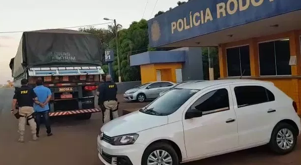 Caminhão com 620 mil maços de cigarros contrabandeados é apreendido em Jataí