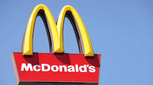 Sindicatos denunciam McDonald's por assédio sexual sistêmico na OCDE