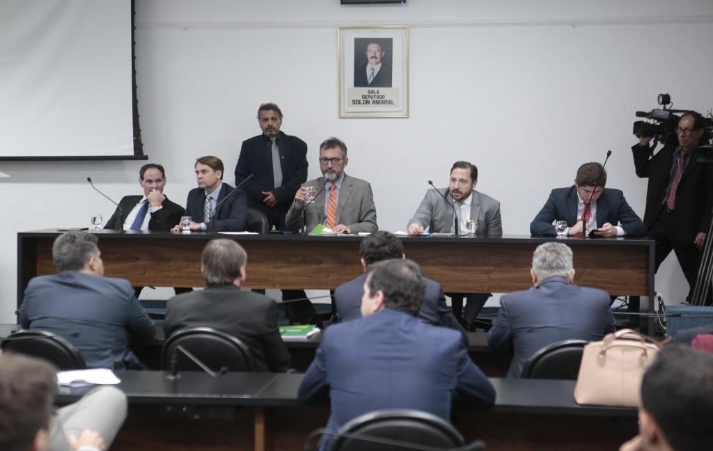 Adiada na CCJ votação de emenda que altera aplicação de recursos da Educação