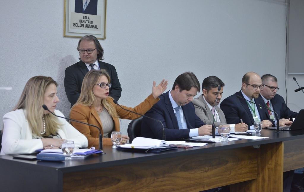 Em audiência na Alego, secretária da Economia afirma que receita do Estado cresceu 12%