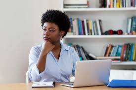 Pesquisa mostra que 24% das empresas não têm colaboradoras negras
