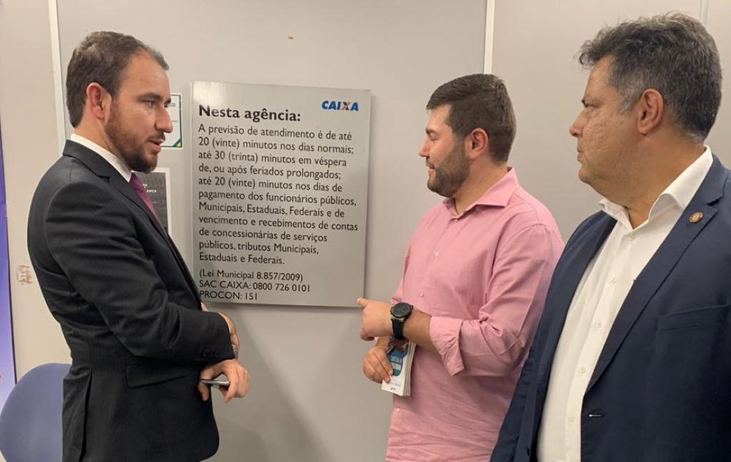 Comissão de Defesa do Consumidor participa de fiscalização em bancos