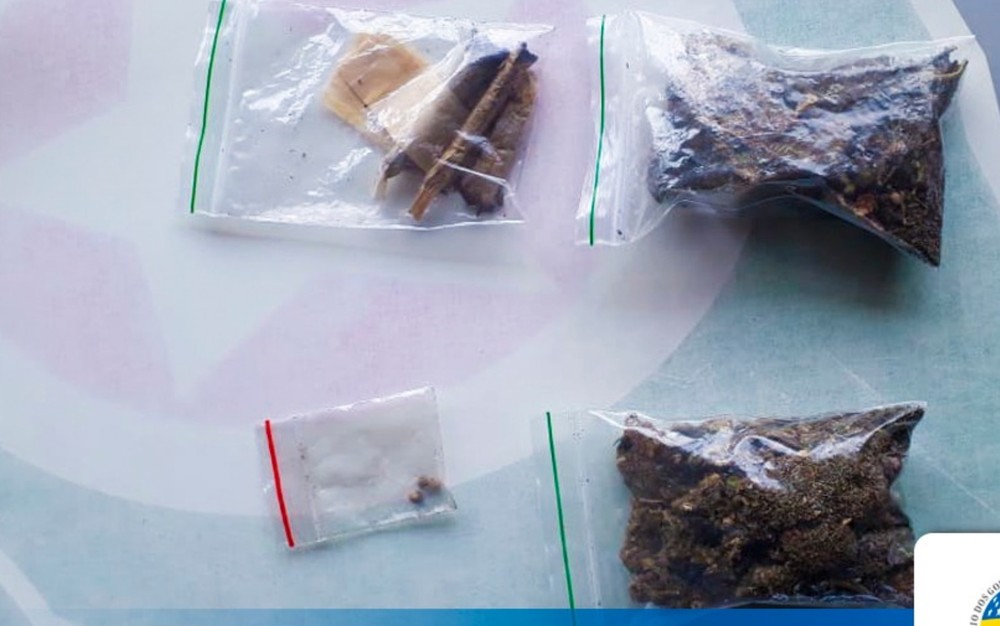 Estudantes são apreendidos suspeitos de usar e vender maconha em escola pública