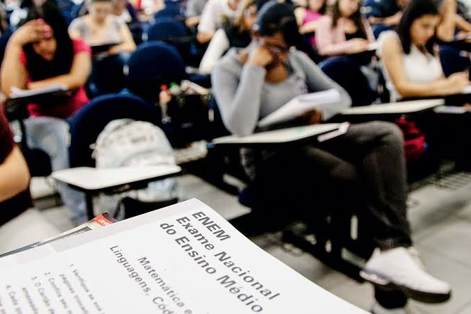Quase 210 mil estudantes vão fazer Enem neste domingo em Goiás
