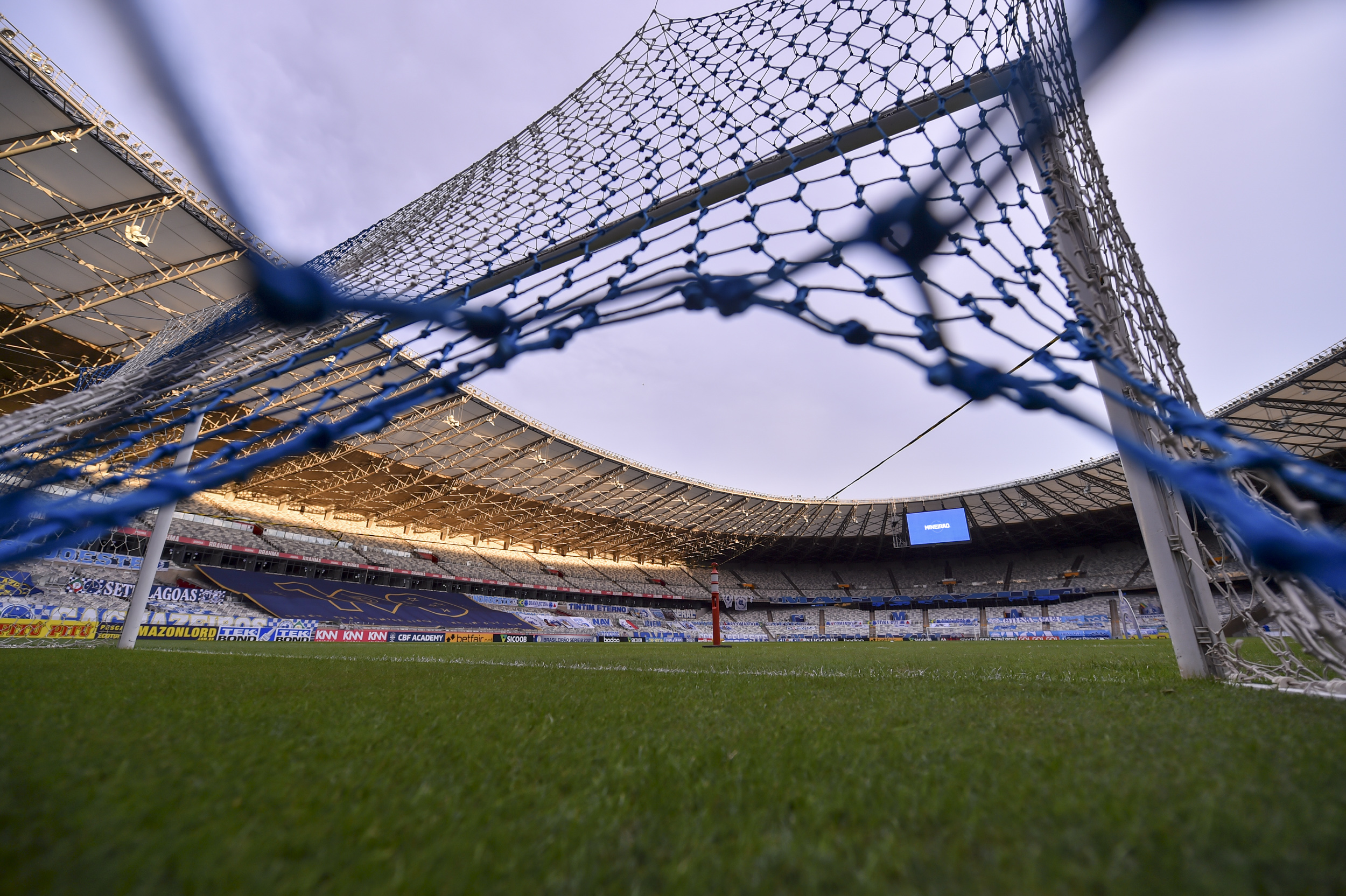 Em bom momento, Goiás enfrenta Cruzeiro em crise pela Série B