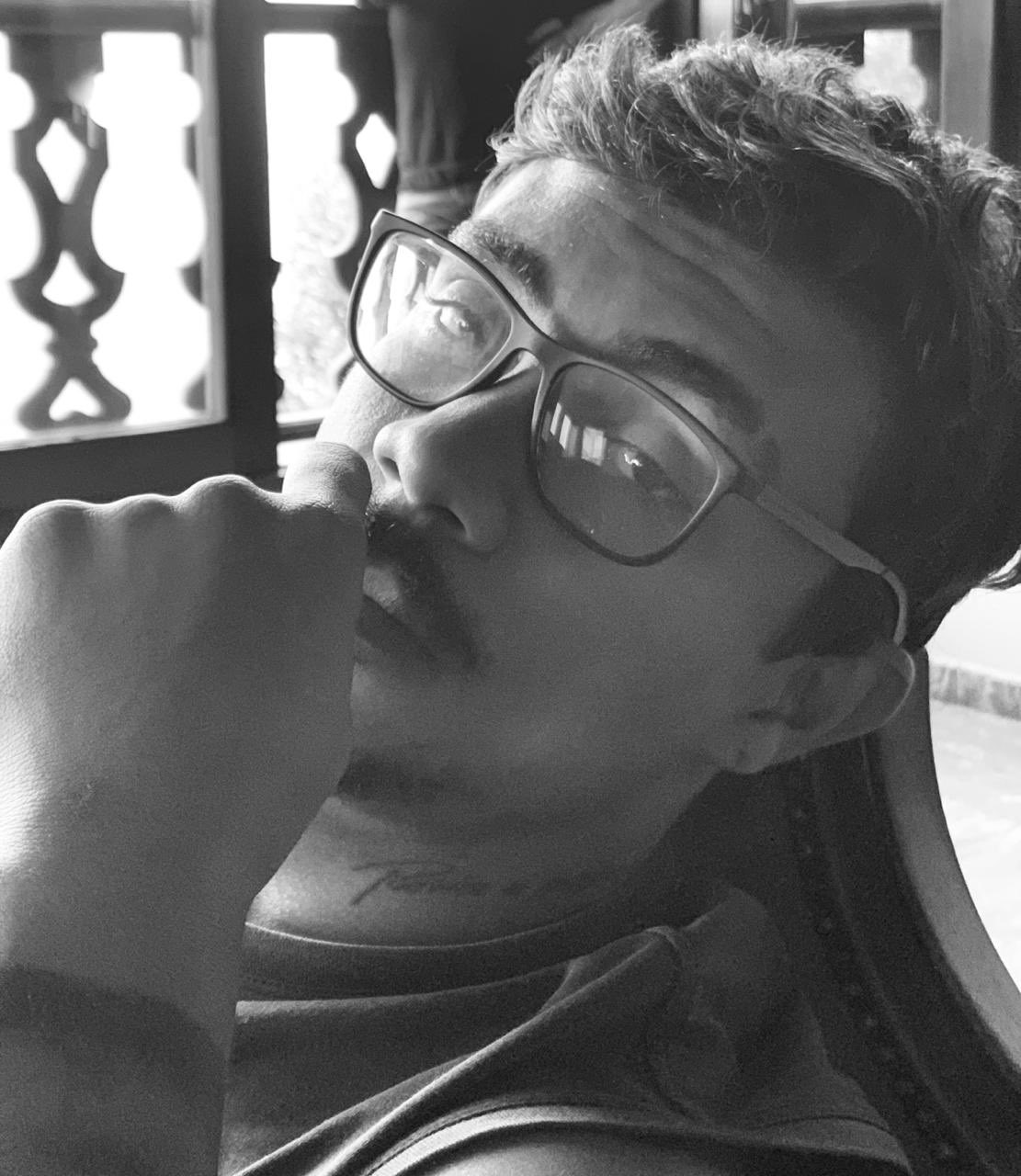 Papo reto e poesia: Entrevista exclusiva com o rapper Xamã